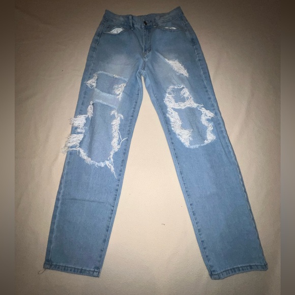 Ripped Mom Jeans - Picture 3 of 5